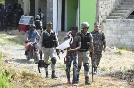 Tras incidente en Ciudad Juan Bosch, Migración regresa y detiene a 385 indocumentados haitianos