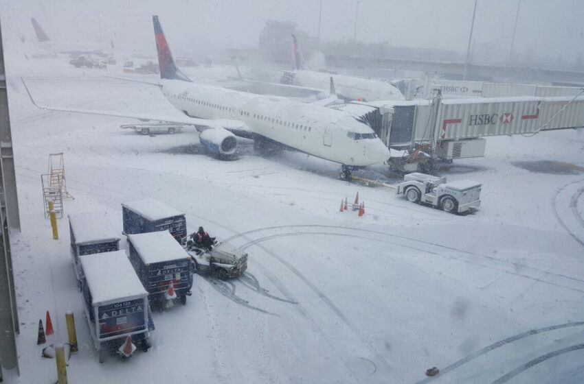  Miles de vuelos cancelados y retrasados en EE.UU. por tormenta invernal