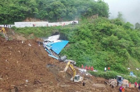 (Video) Asciende a 19 el número de fallecidos por derrumbe de una montaña en el centro de China