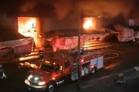(Video) Gran incendio se registra en un mercado de la ciudad mexicana de Acapulco